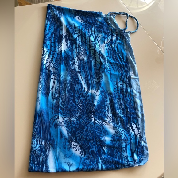 Saress Beach Cover-Up in Beautiful Blues - Picture 2 of 8